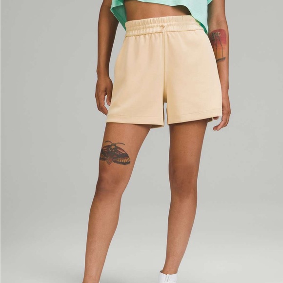 Lululemon Softstreme High-rise Shorts 4” - Picture 1 of 6
